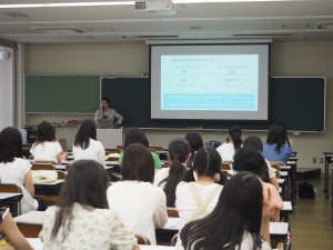 8月23日の学科説明会、担当は月田みづえ先生でした。