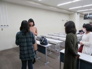 授業後も古賀さんへ質問する人が多く出ました