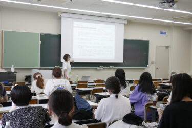 授業紹介【現代社会と社会学】スポーツとジェンダーの課題を議論・発表