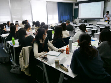 授業紹介【ワークショップ技法】環境省の方とともに、環境ワークショップを体験