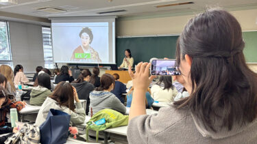 授業紹介【メディアを見る目】プロに学ぶ動画撮影
