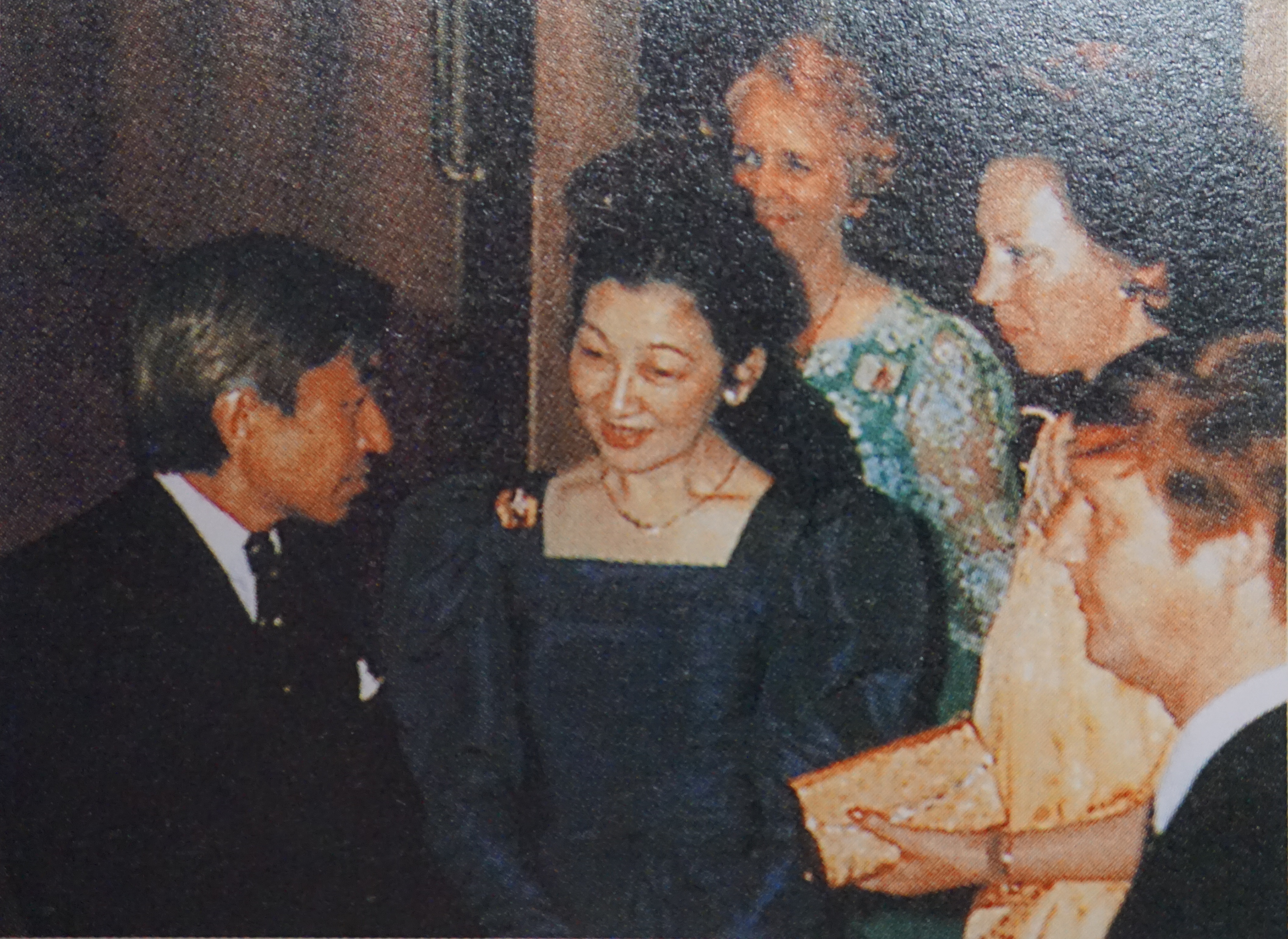 この写真に写っているのは 金子朝子の昭和のこれなあに Messages From President 昭和女子大学